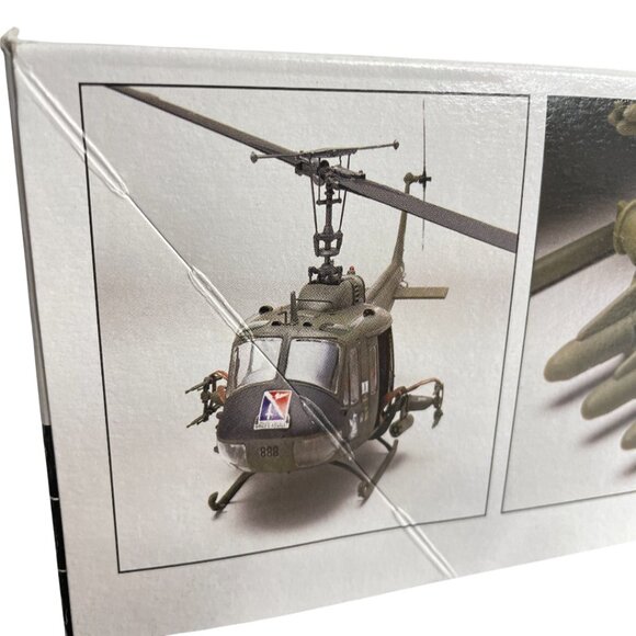 Revell 5536 Bell UH-1D Huey Gunship Helicopter Vietnam Model NEW - Picture 7 of 7